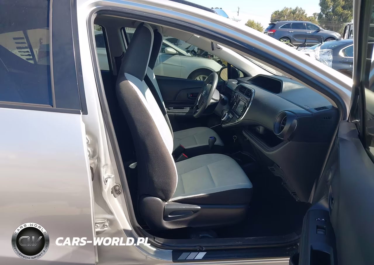 2018 Toyota Prius C One VIN:JTDKDTB35J1601907 - 5