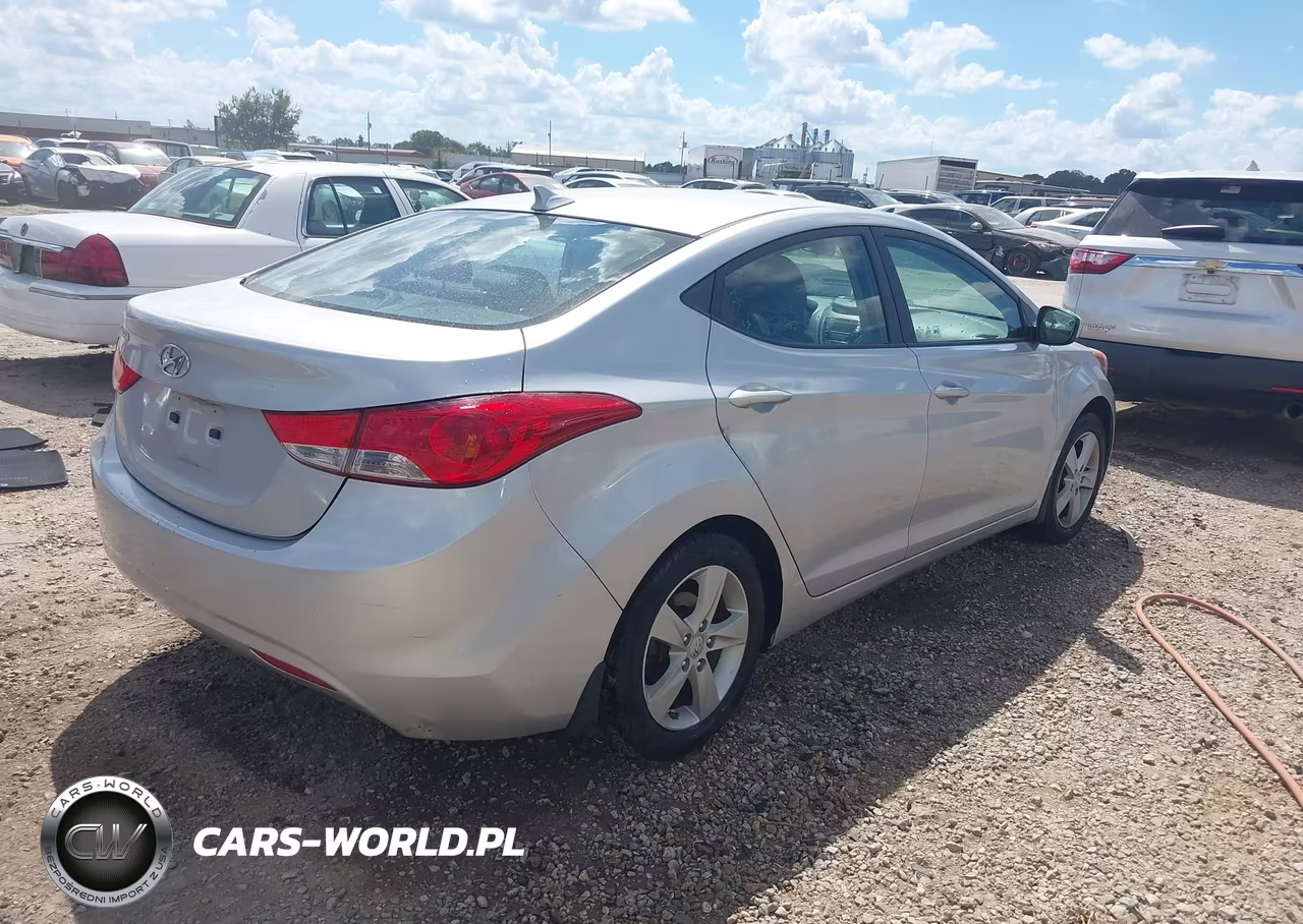 2013 Hyundai Elantra Gls VIN:KMHDH4AE9DU925818 - 4