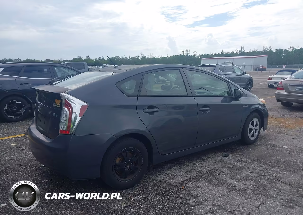 2013 Toyota Prius Two VIN:JTDKN3DU7D5577982 - 18