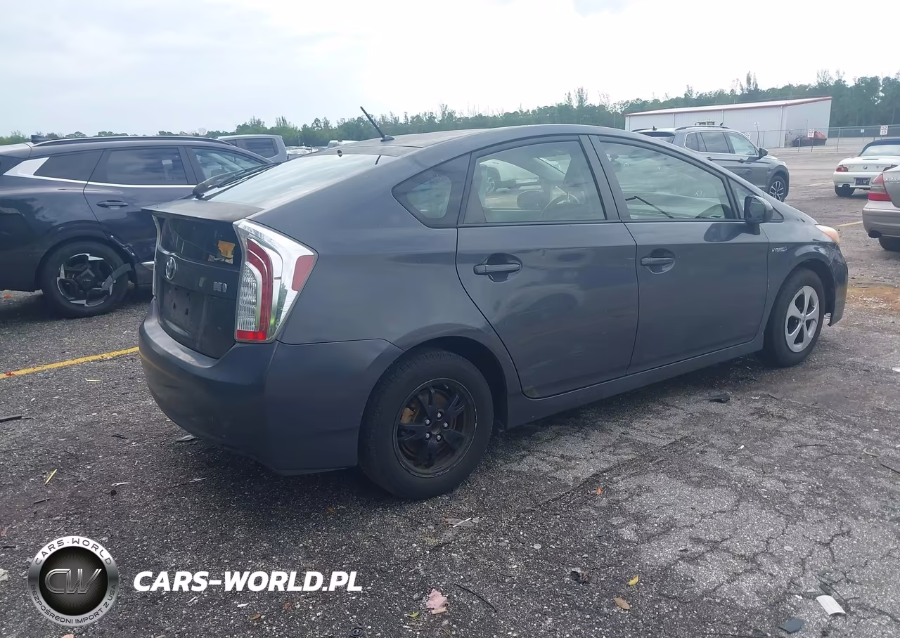 2013 Toyota Prius Two VIN:JTDKN3DU7D5577982 - 4