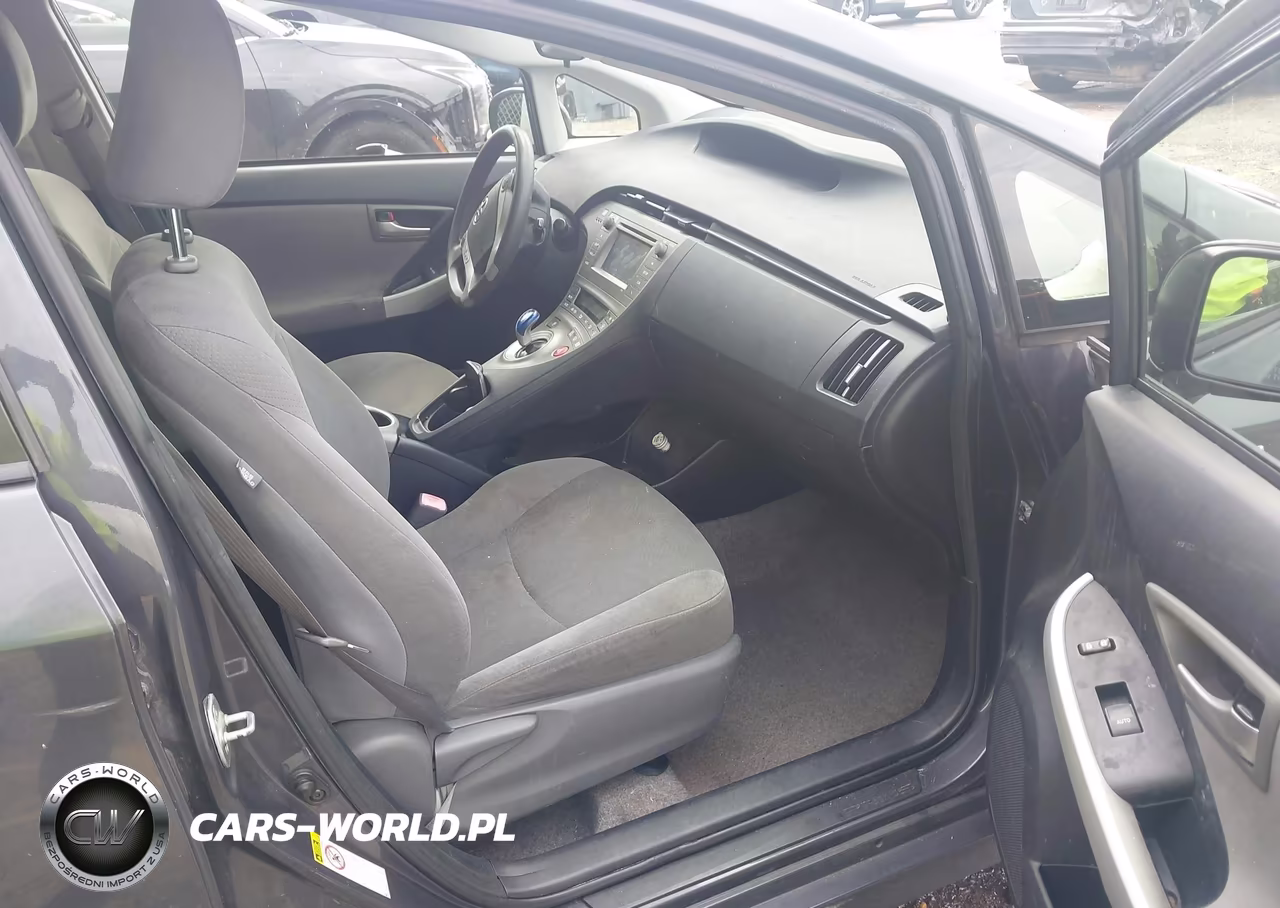 2013 Toyota Prius Two VIN:JTDKN3DU7D5577982 - 5