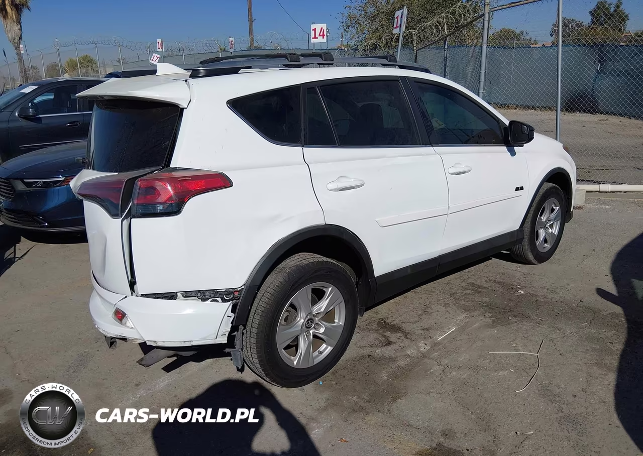 2017 Toyota Rav4 Le VIN:2T3BFREV1HW578048 - 4