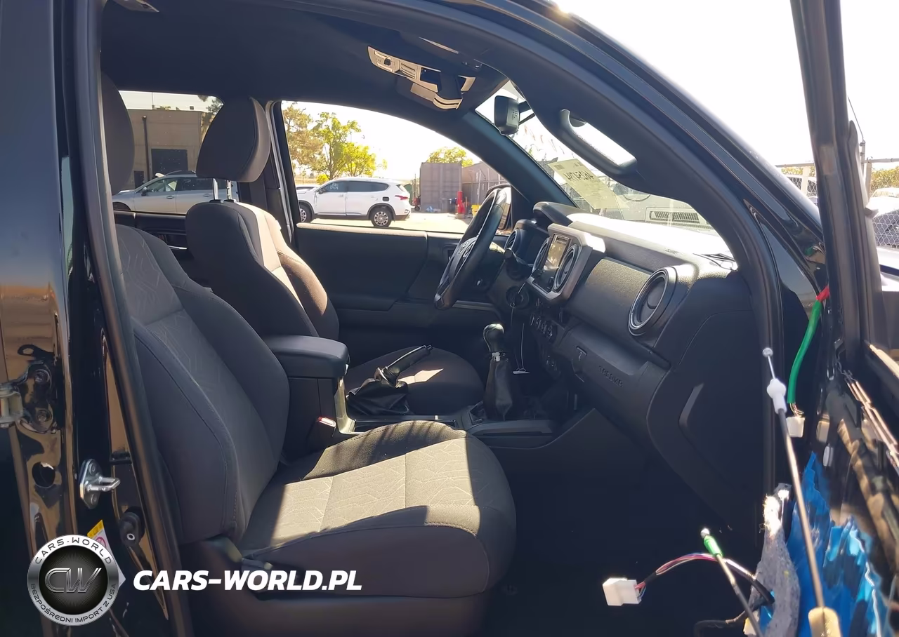 2018 Toyota Tacoma Trd Off Road VIN:5TFCZ5AN6JX123353 - 5