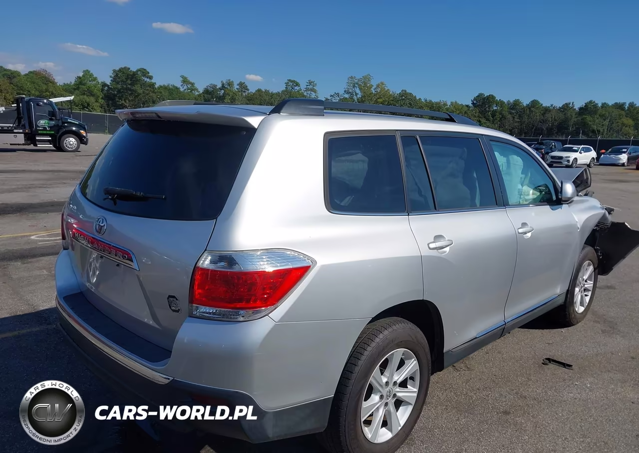 2013 Toyota Highlander Base Plus VIN:5TDZA3EH5DS037083 - 4
