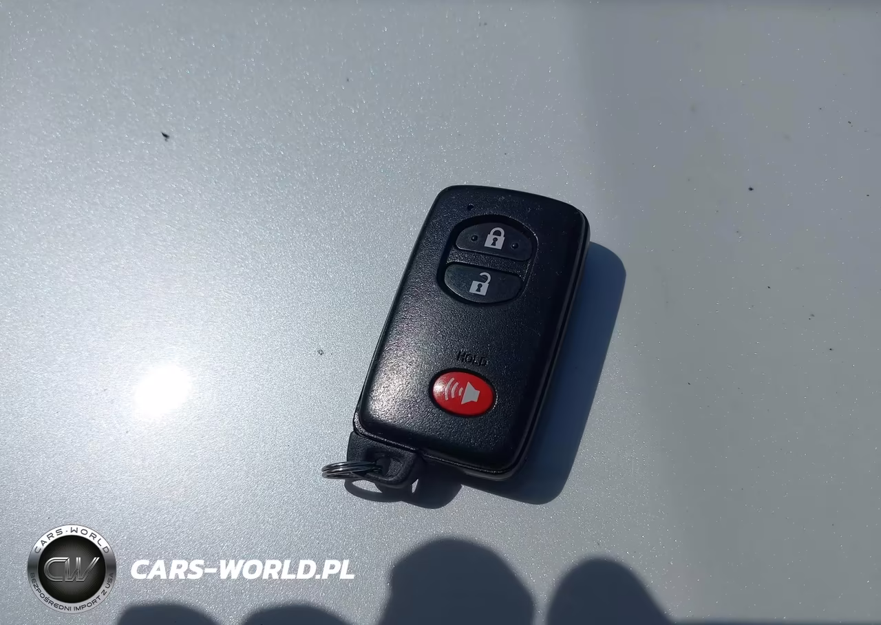 2011 Toyota Prius Two VIN:JTDKN3DU6B0285556 - 11