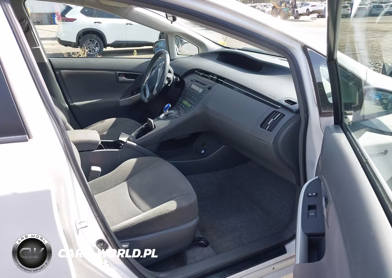 2011 Toyota Prius Two VIN:JTDKN3DU6B0285556 - 18