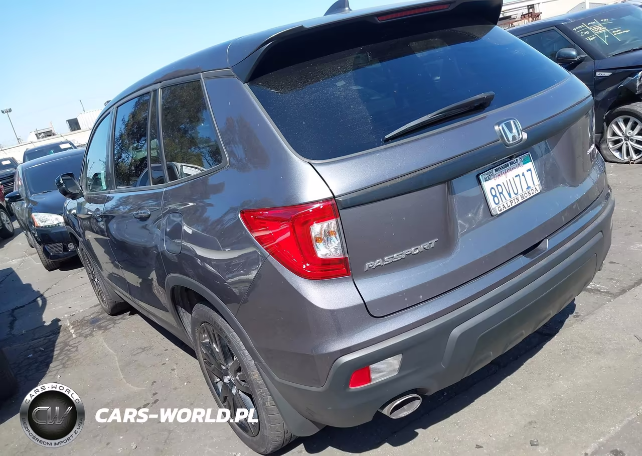2019 Honda Passport Sport VIN:5FNYF7H28KB007072 - 3