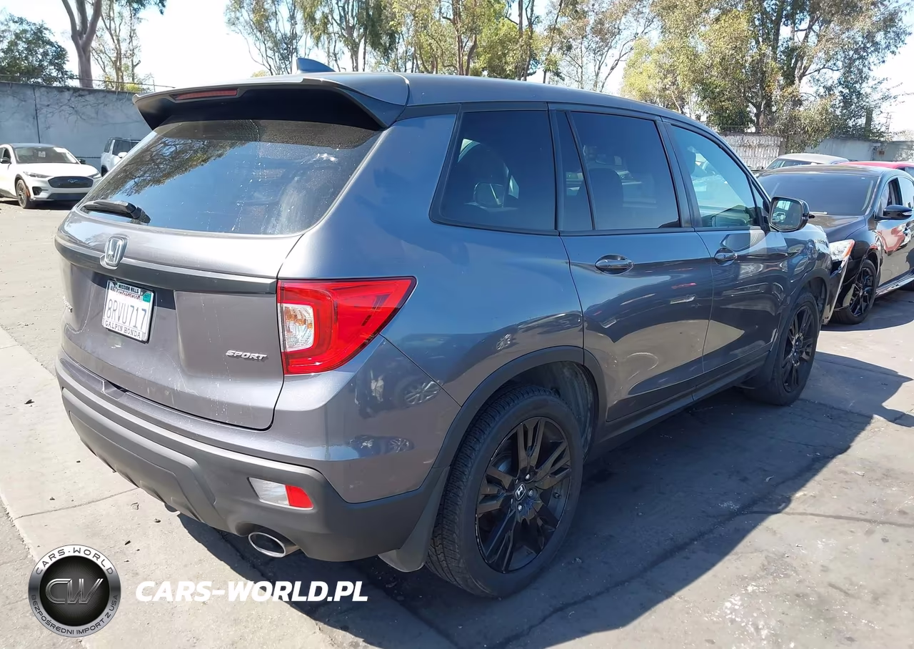 2019 Honda Passport Sport VIN:5FNYF7H28KB007072 - 4