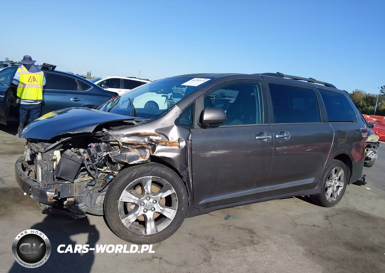 2013 Toyota Sienna Se 8 Passenger VIN:5TDXK3DC0DS384122 - 13