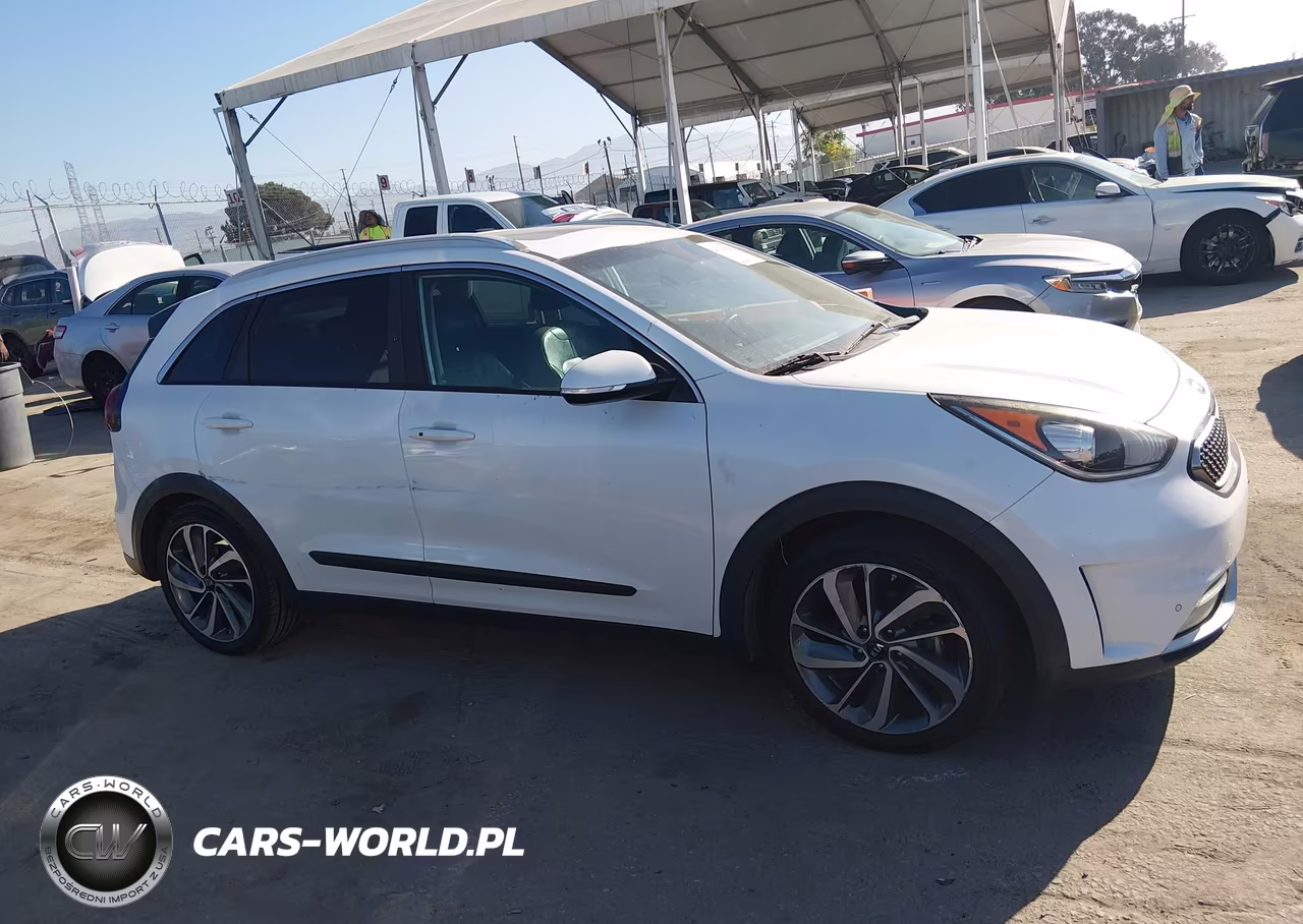 2017 Kia Niro Touring VIN:KNDCE3LC9H5042879 - 13