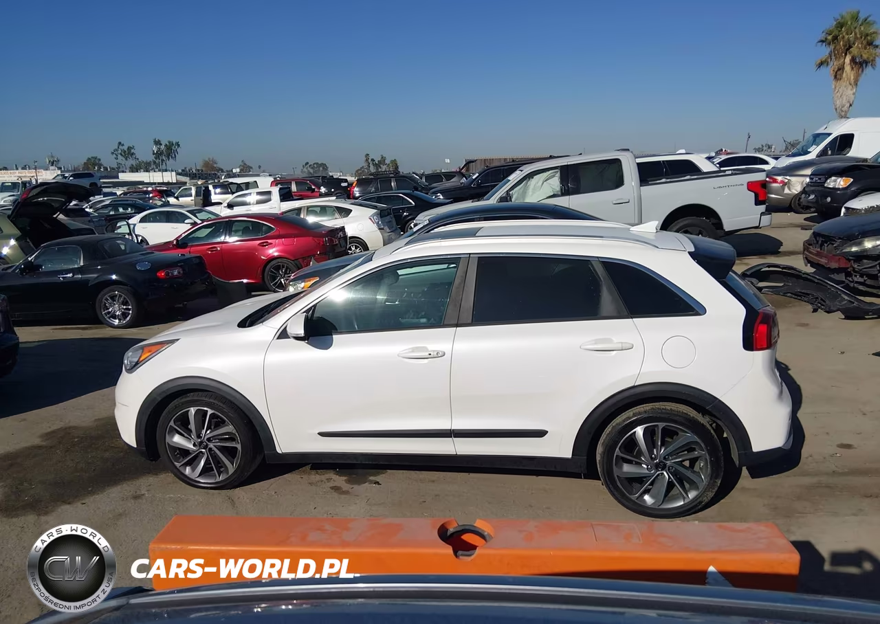 2017 Kia Niro Touring VIN:KNDCE3LC9H5042879 - 14