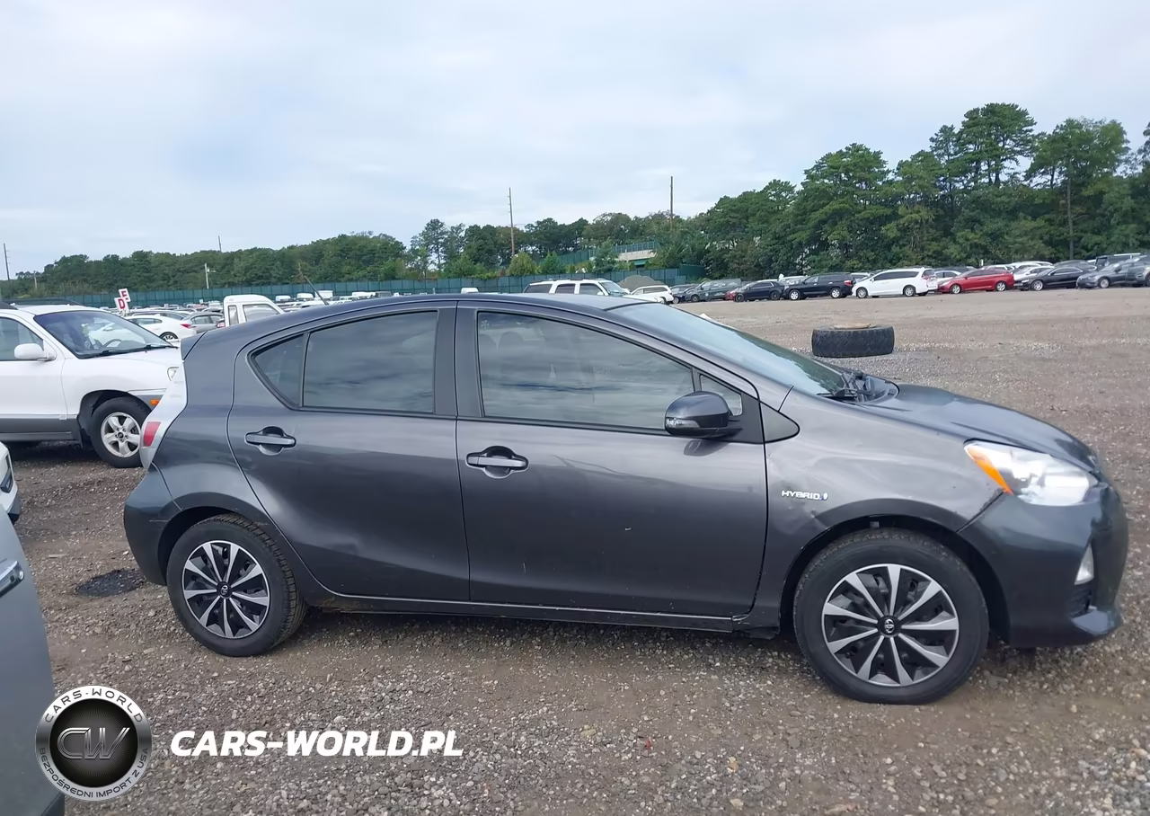 2013 Toyota Prius C One VIN:JTDKDTB36D1542273 - 13