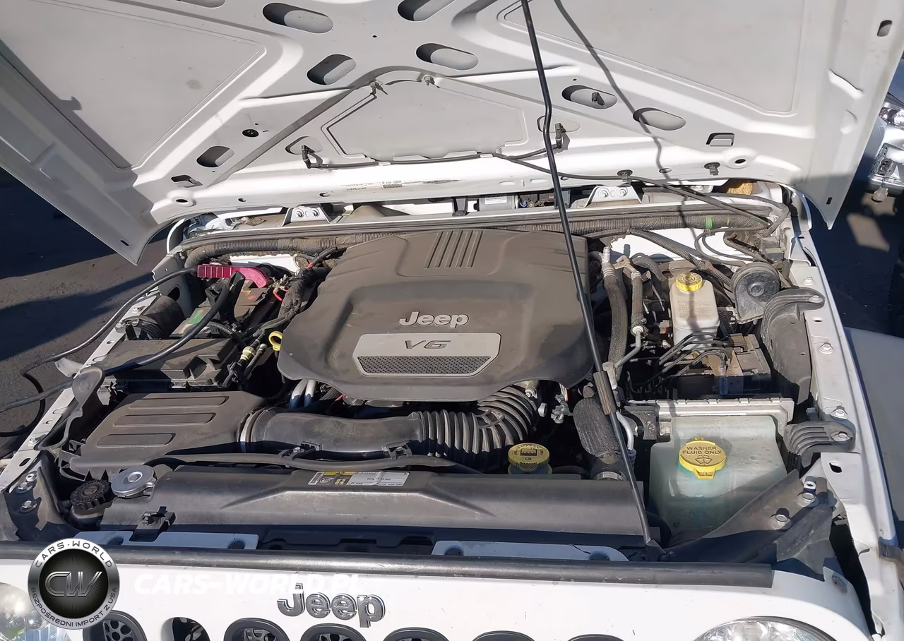 2015 Jeep Wrangler Unlimited Sport VIN:1C4BJWDG1FL592127 - 10