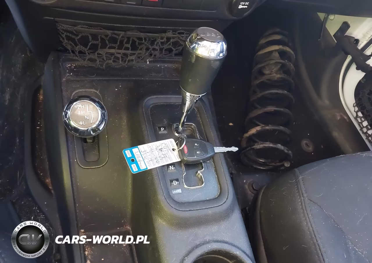 2015 Jeep Wrangler Unlimited Sport VIN:1C4BJWDG1FL592127 - 11