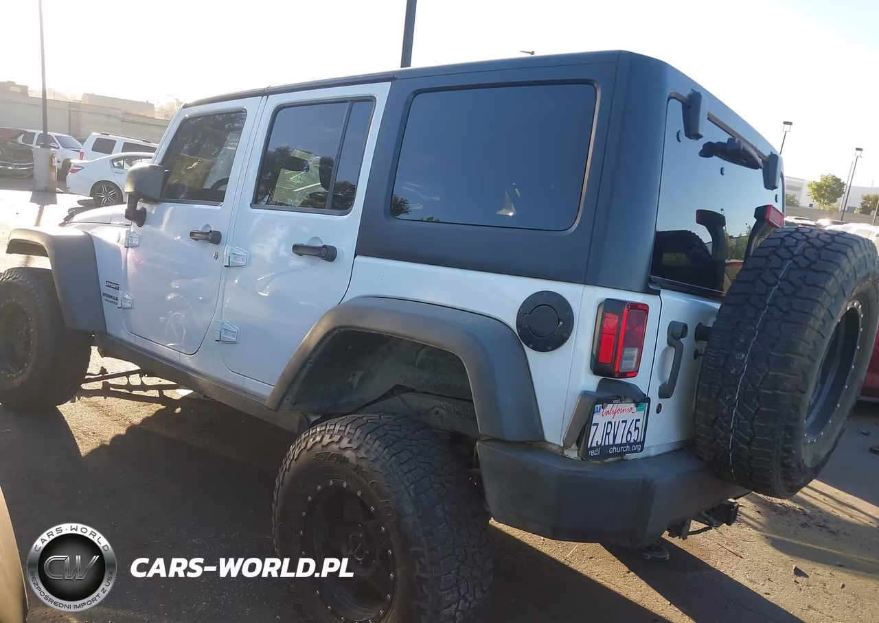 2015 Jeep Wrangler Unlimited Sport VIN:1C4BJWDG1FL592127 - 3