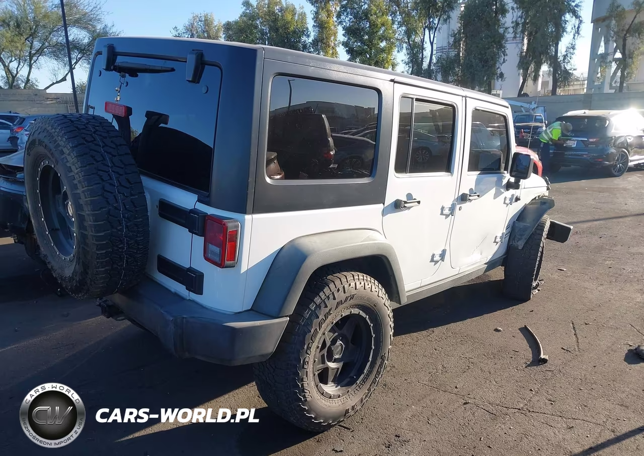 2015 Jeep Wrangler Unlimited Sport VIN:1C4BJWDG1FL592127 - 4