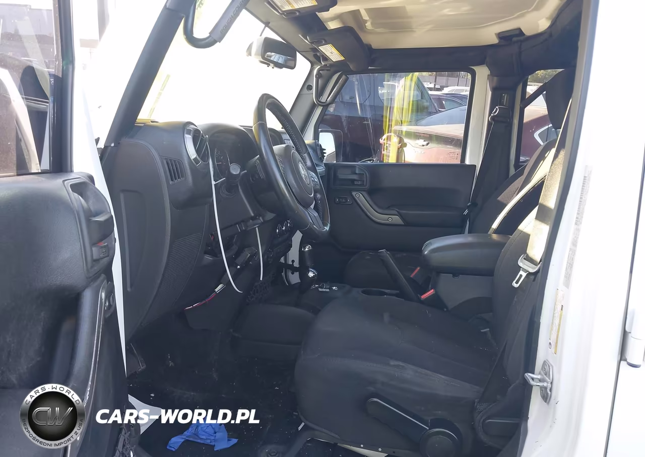 2015 Jeep Wrangler Unlimited Sport VIN:1C4BJWDG1FL592127 - 5