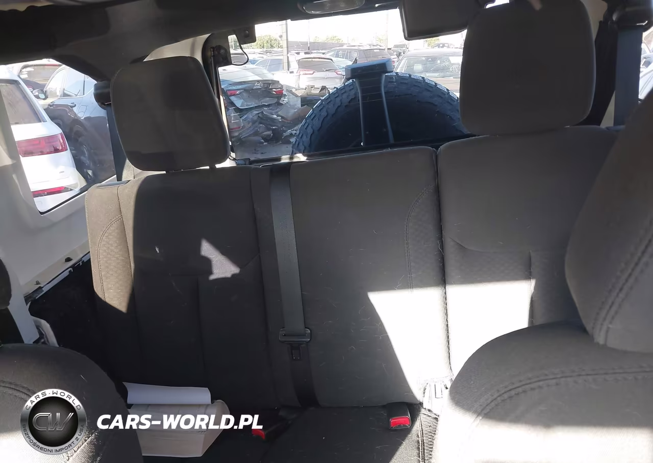 2015 Jeep Wrangler Unlimited Sport VIN:1C4BJWDG1FL592127 - 8