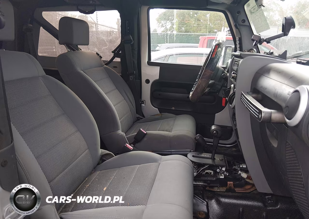 2009 Jeep Wrangler Sahara VIN:1J8FA54169L761613 - 5