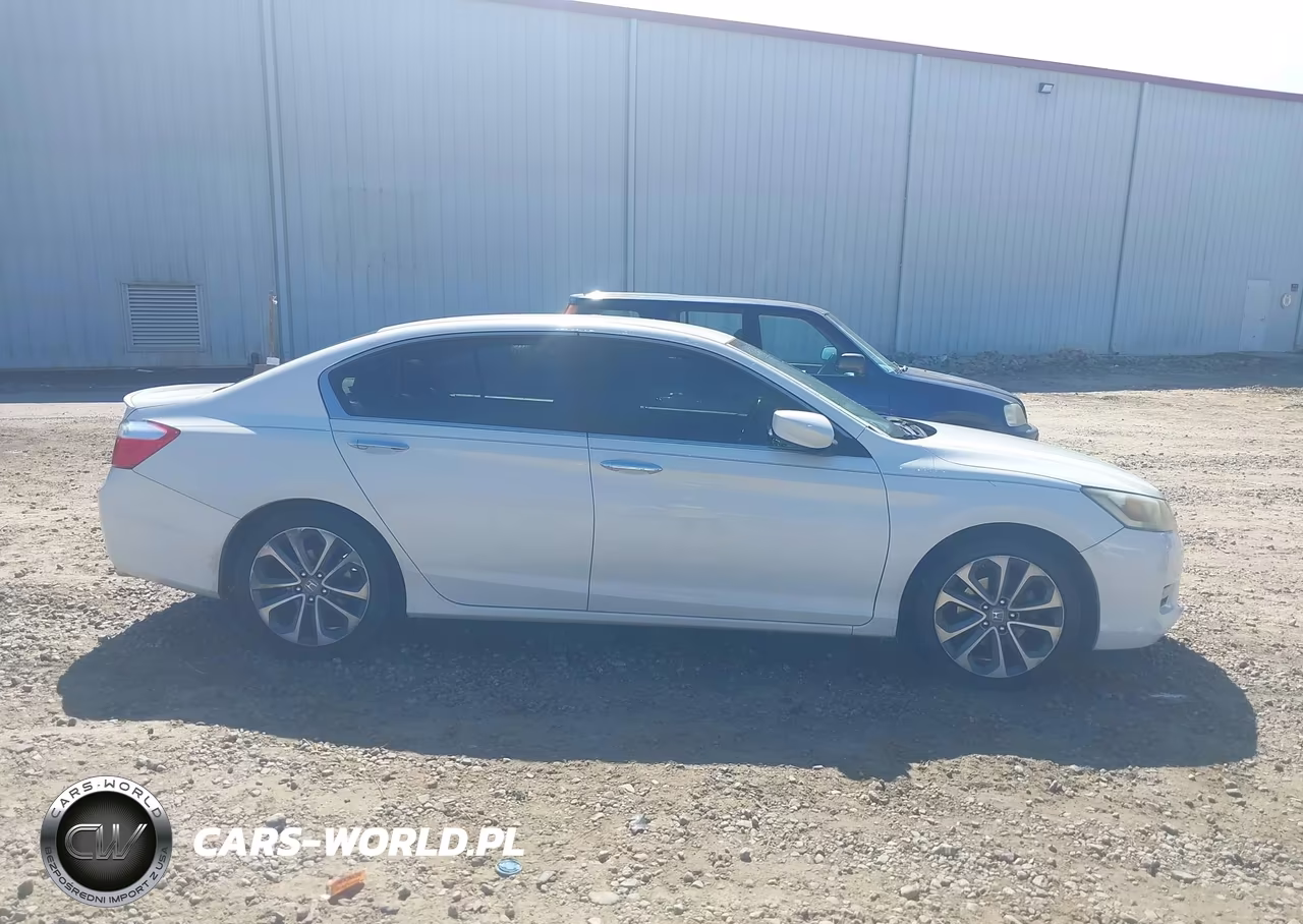 2015 Honda Accord Sport VIN:1HGCR2F5XFA114559 - 13