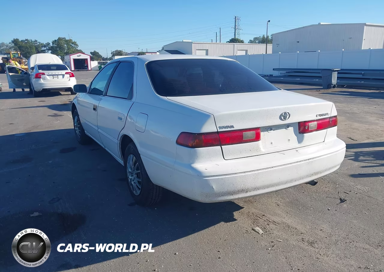 1999 Toyota Camry Le VIN:4T1BG22K8XU528057 - 3