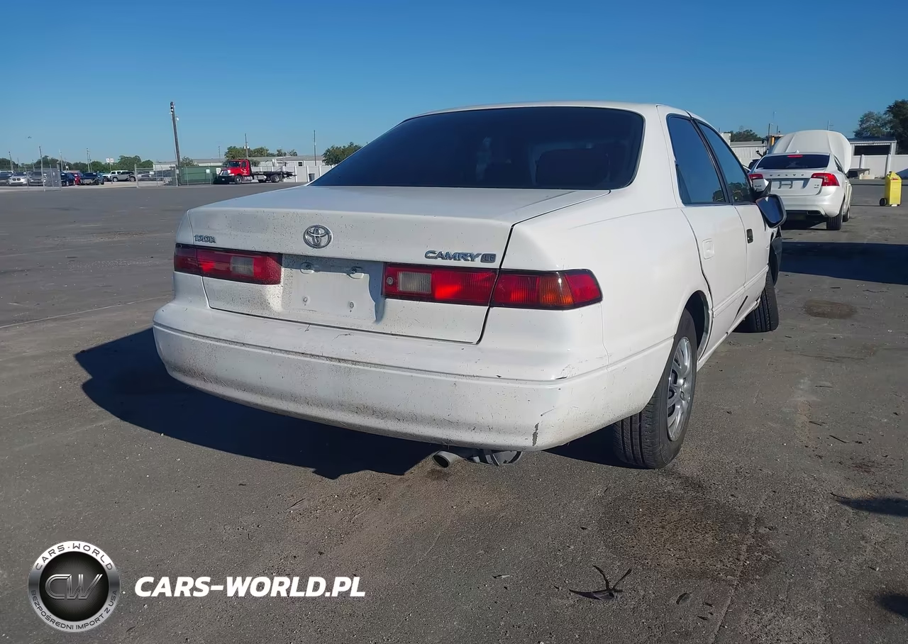 1999 Toyota Camry Le VIN:4T1BG22K8XU528057 - 4