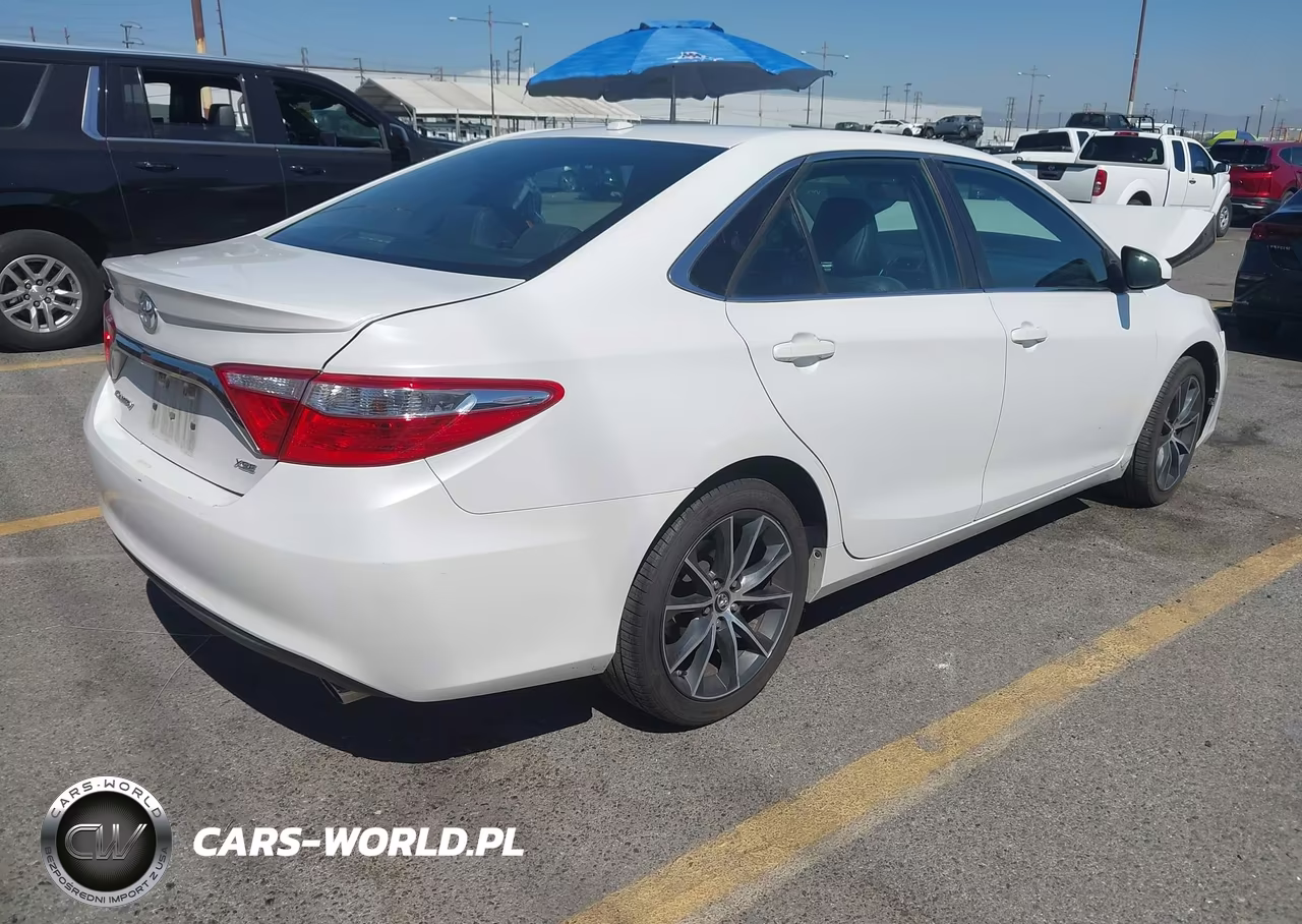 2017 Toyota Camry Xse VIN:4T1BF1FK1HU289136 - 4