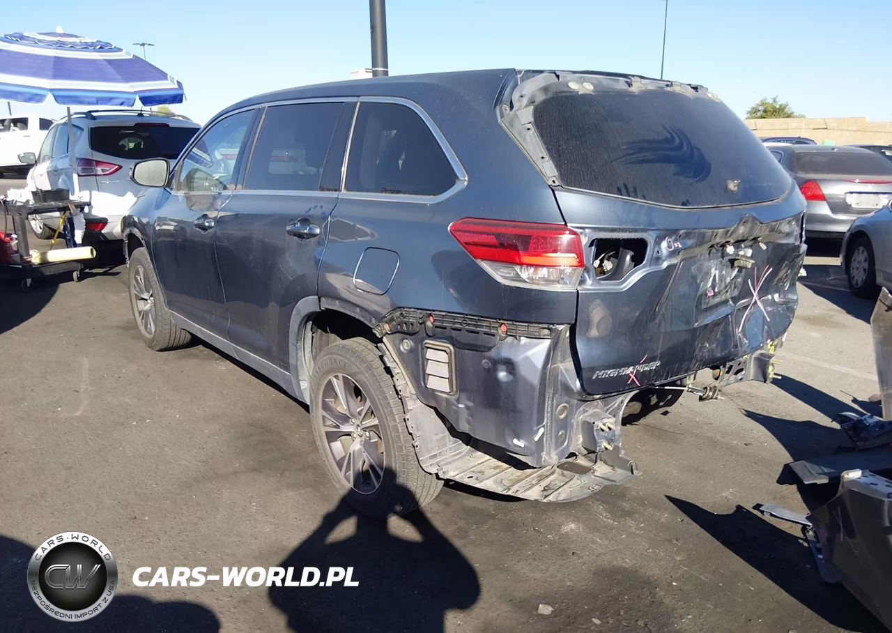 2019 Toyota Highlander Le VIN:5TDZARFH3KS051305 - 3