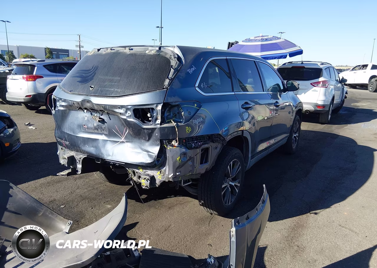 2019 Toyota Highlander Le VIN:5TDZARFH3KS051305 - 4
