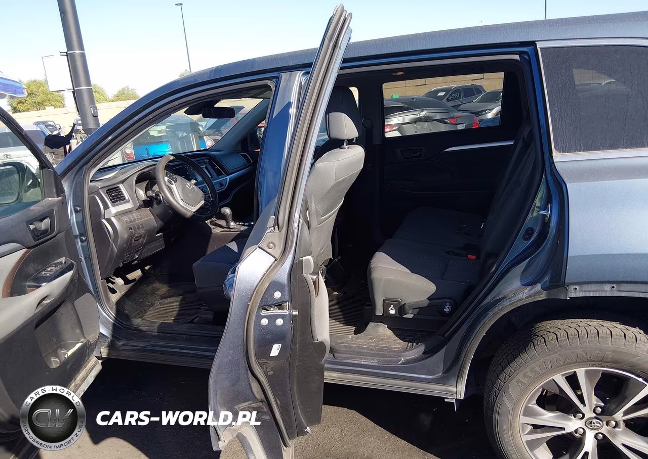 2019 Toyota Highlander Le VIN:5TDZARFH3KS051305 - 8