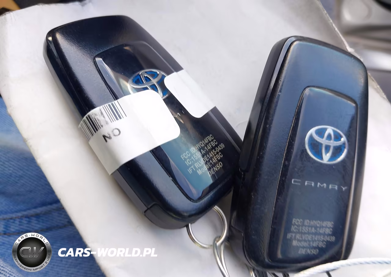 2020 Toyota Camry Le Hybrid VIN:4T1C31AK4LU534329 - 11