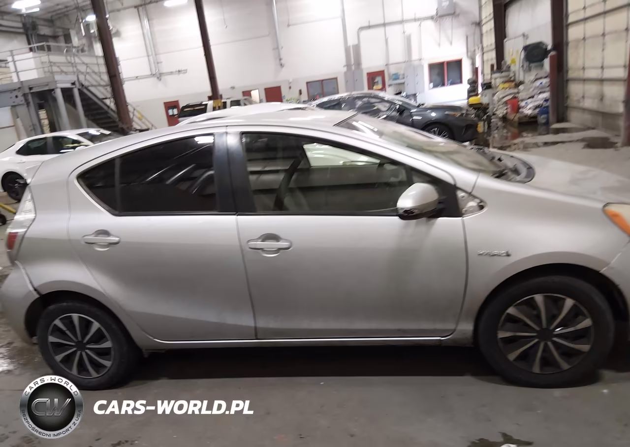 2014 Toyota Prius C One VIN:JTDKDTB37E1074152 - 13
