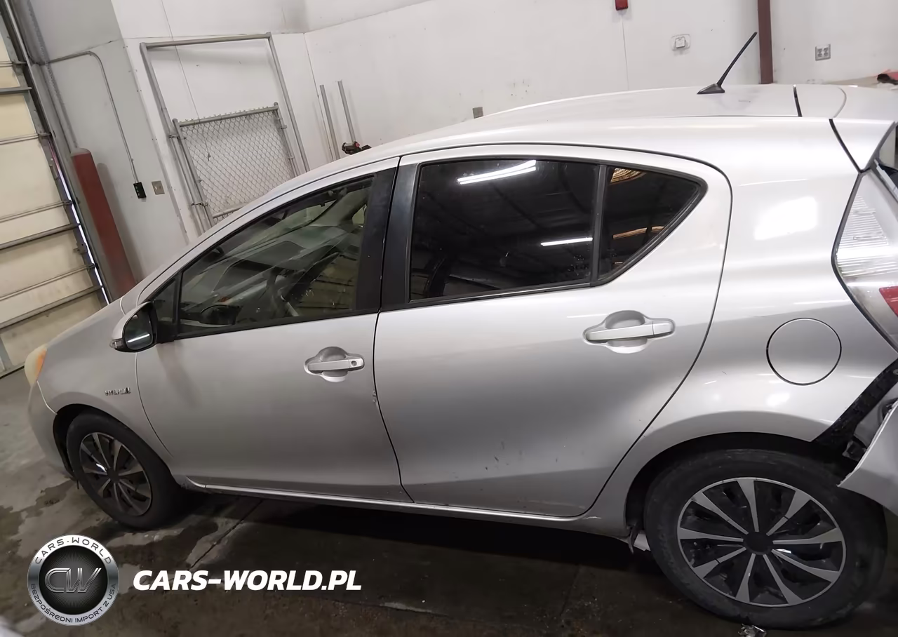2014 Toyota Prius C One VIN:JTDKDTB37E1074152 - 14