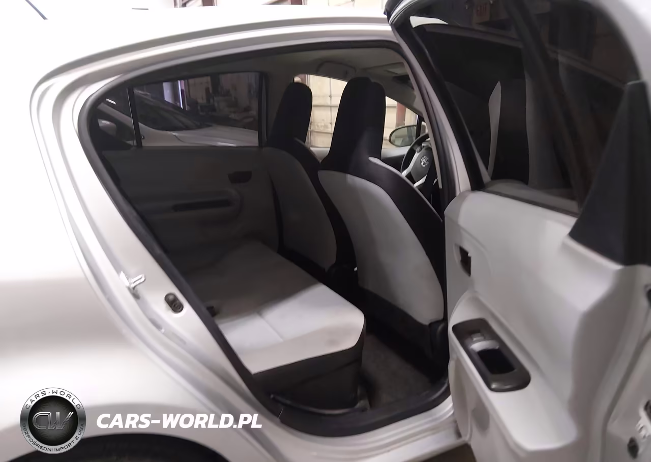 2014 Toyota Prius C One VIN:JTDKDTB37E1074152 - 8