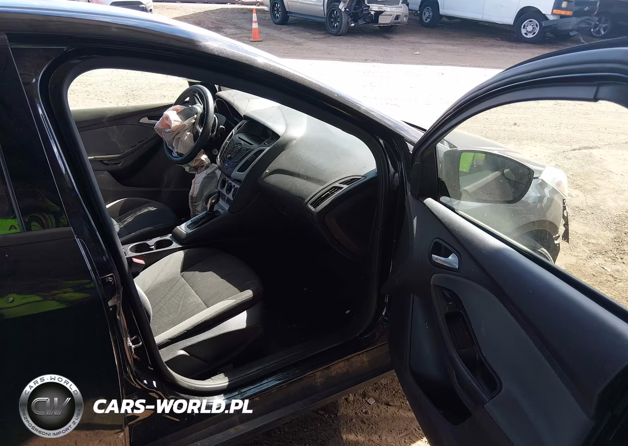 2014 Ford Focus Se VIN:1FADP3F27EL397452 - 5