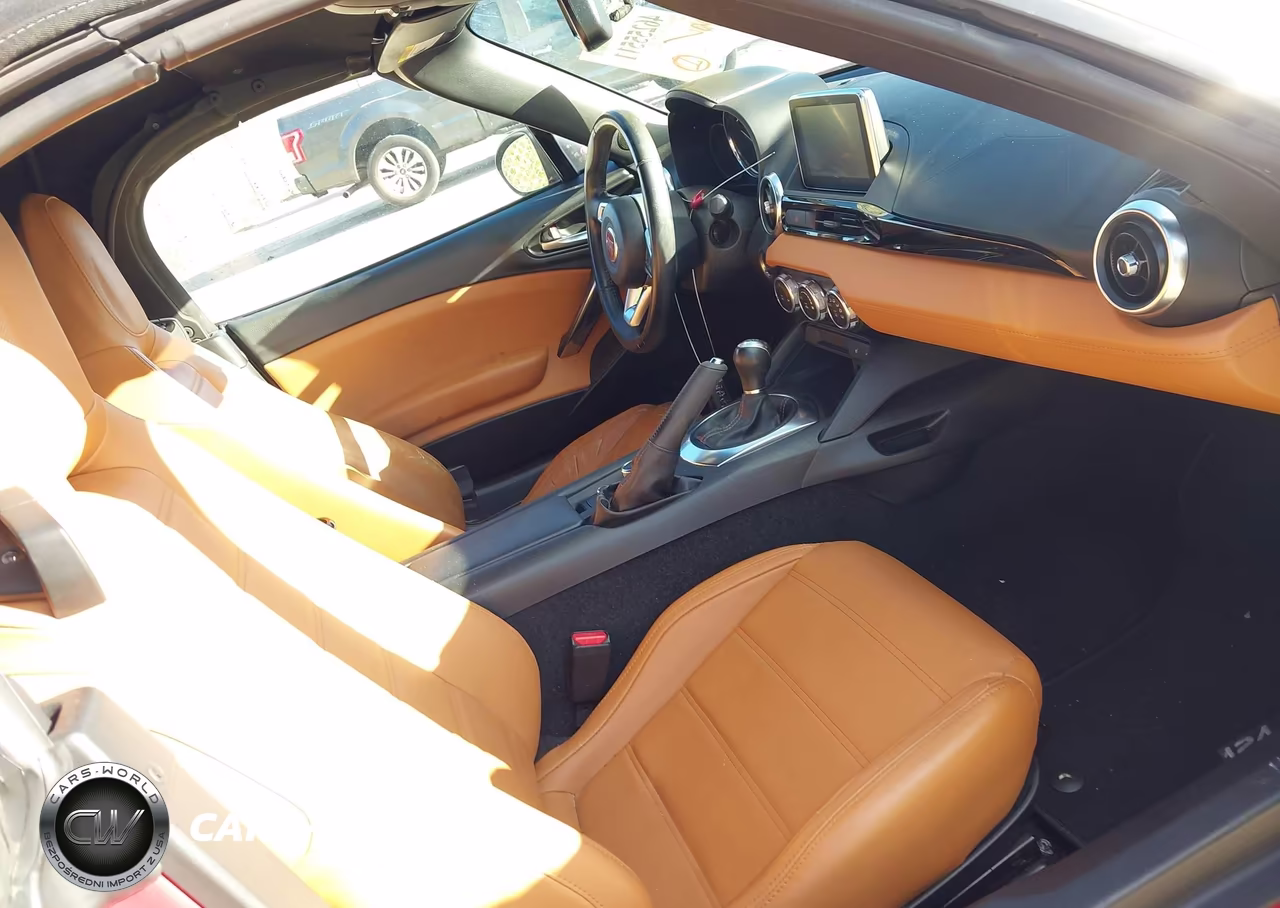 2018 Fiat 124 Spider Lusso VIN:JC1NFAEK9J0134766 - 5