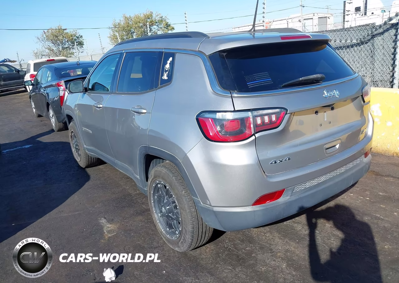 2017 Jeep New Compass Latitude 4X4 VIN:3C4NJDBB2HT607301 - 3