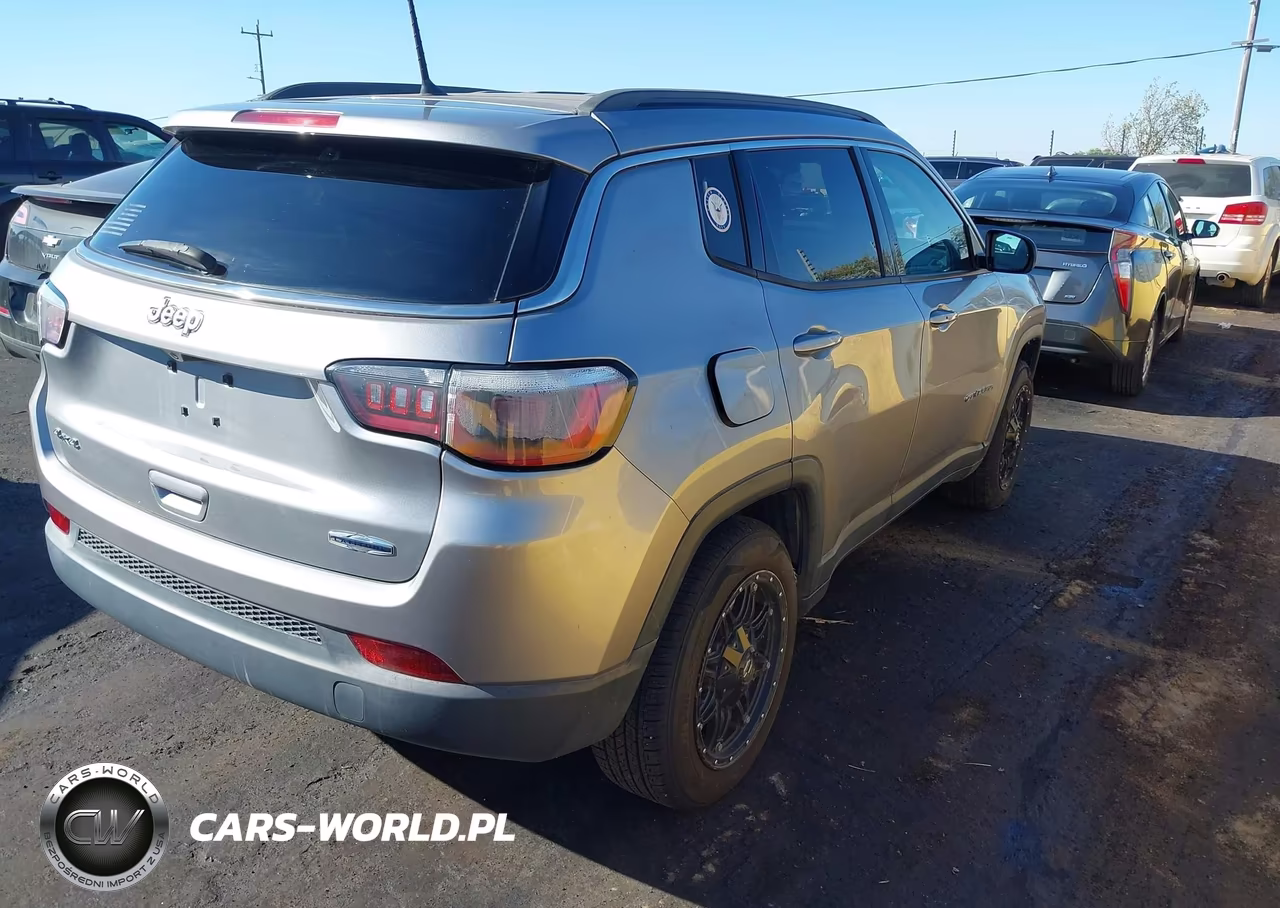 2017 Jeep New Compass Latitude 4X4 VIN:3C4NJDBB2HT607301 - 4