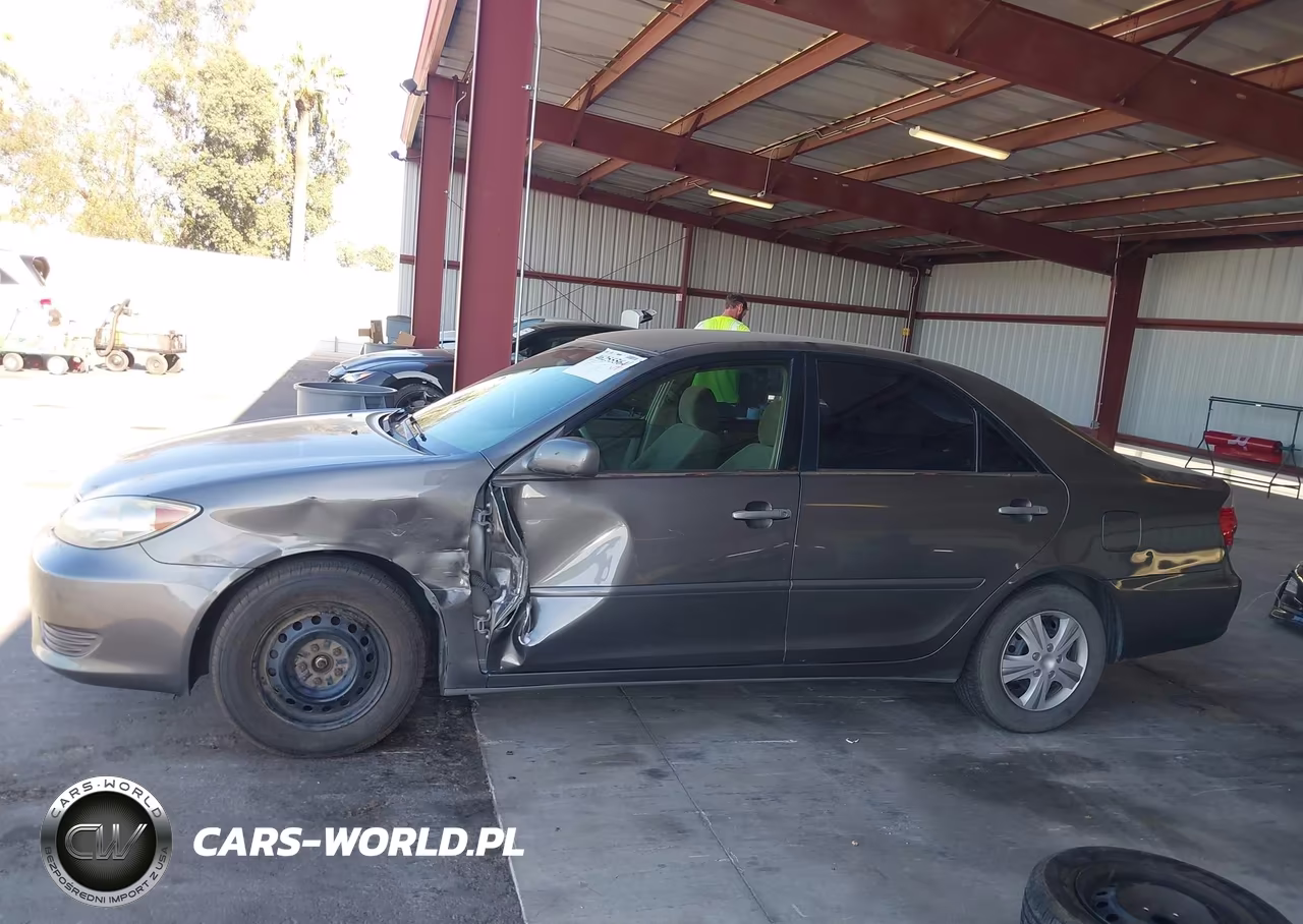 2005 Toyota Camry Le VIN:4T1BE32KX5U585966 - 17