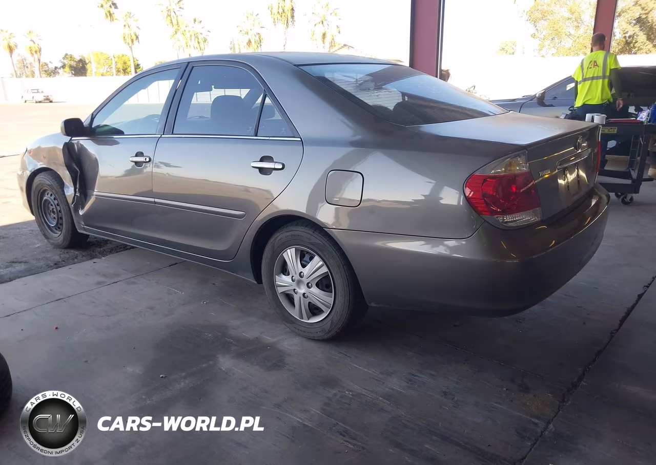 2005 Toyota Camry Le VIN:4T1BE32KX5U585966 - 3