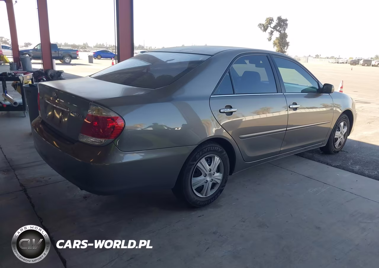 2005 Toyota Camry Le VIN:4T1BE32KX5U585966 - 4