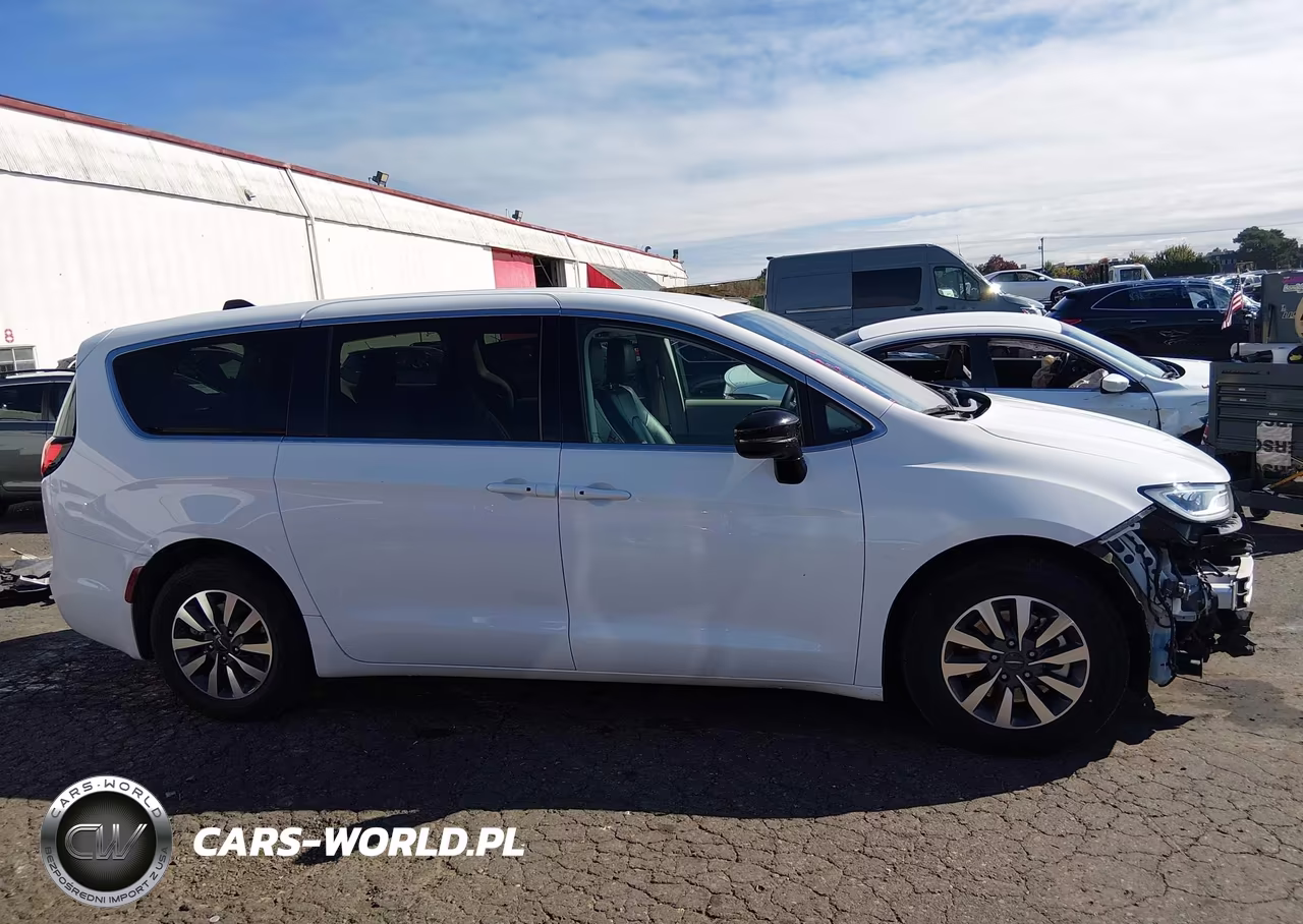 2024 Chrysler Pacifica Hybrid Select VIN:2C4RC1S7XRR156628 - 14