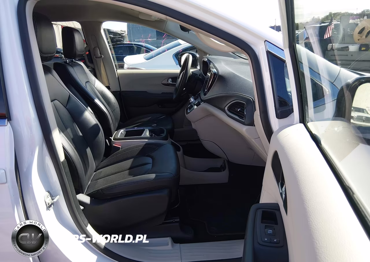 2024 Chrysler Pacifica Hybrid Select VIN:2C4RC1S7XRR156628 - 5