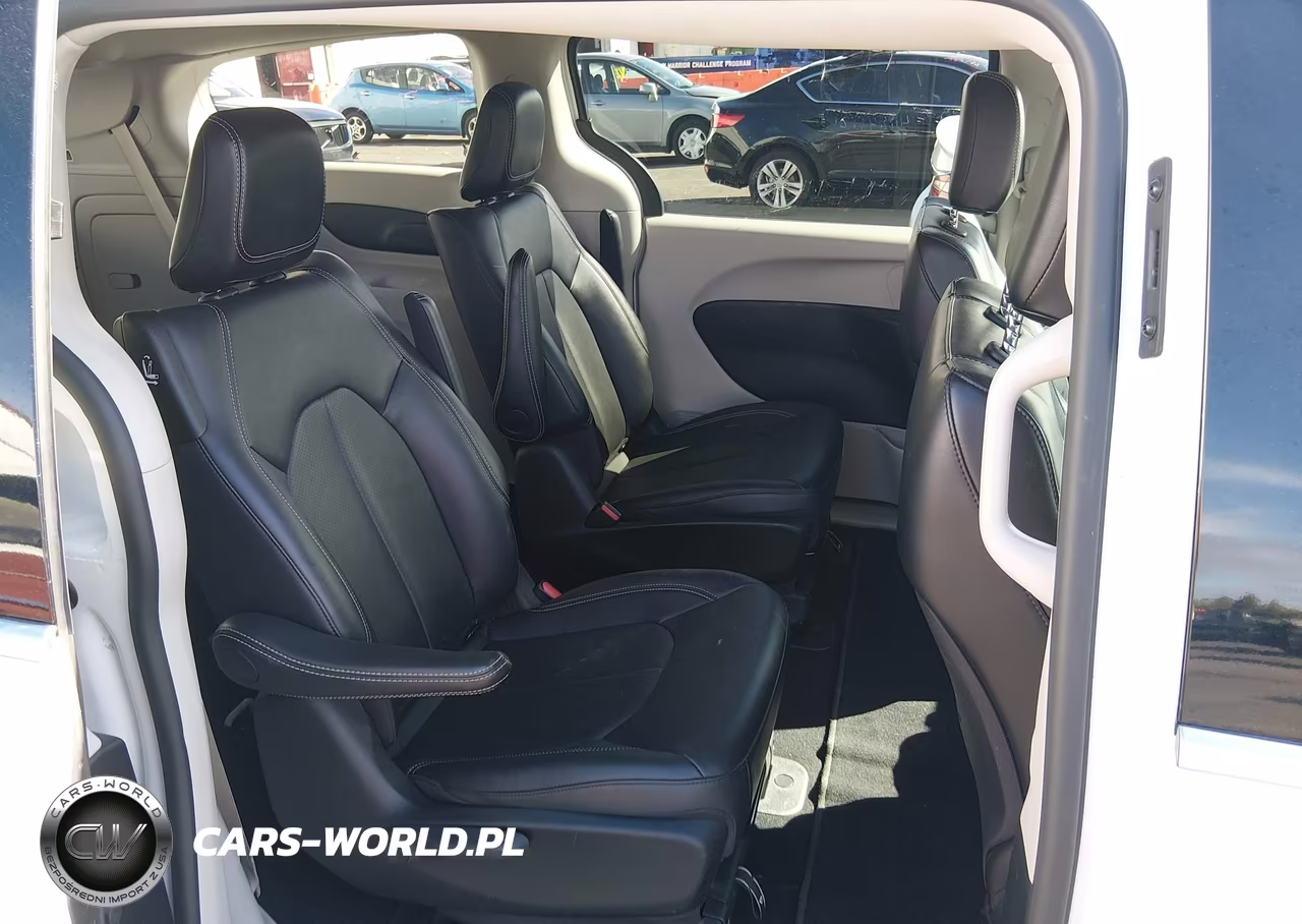 2024 Chrysler Pacifica Hybrid Select VIN:2C4RC1S7XRR156628 - 8