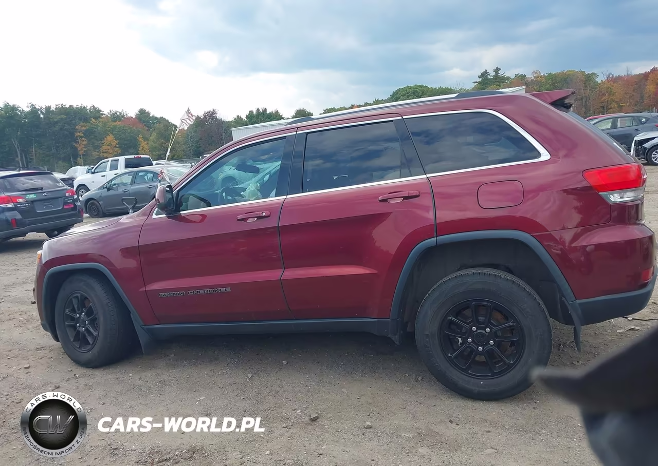 2018 Jeep Grand Cherokee Laredo E 4X4 VIN:1C4RJFAG2JC340429 - 15