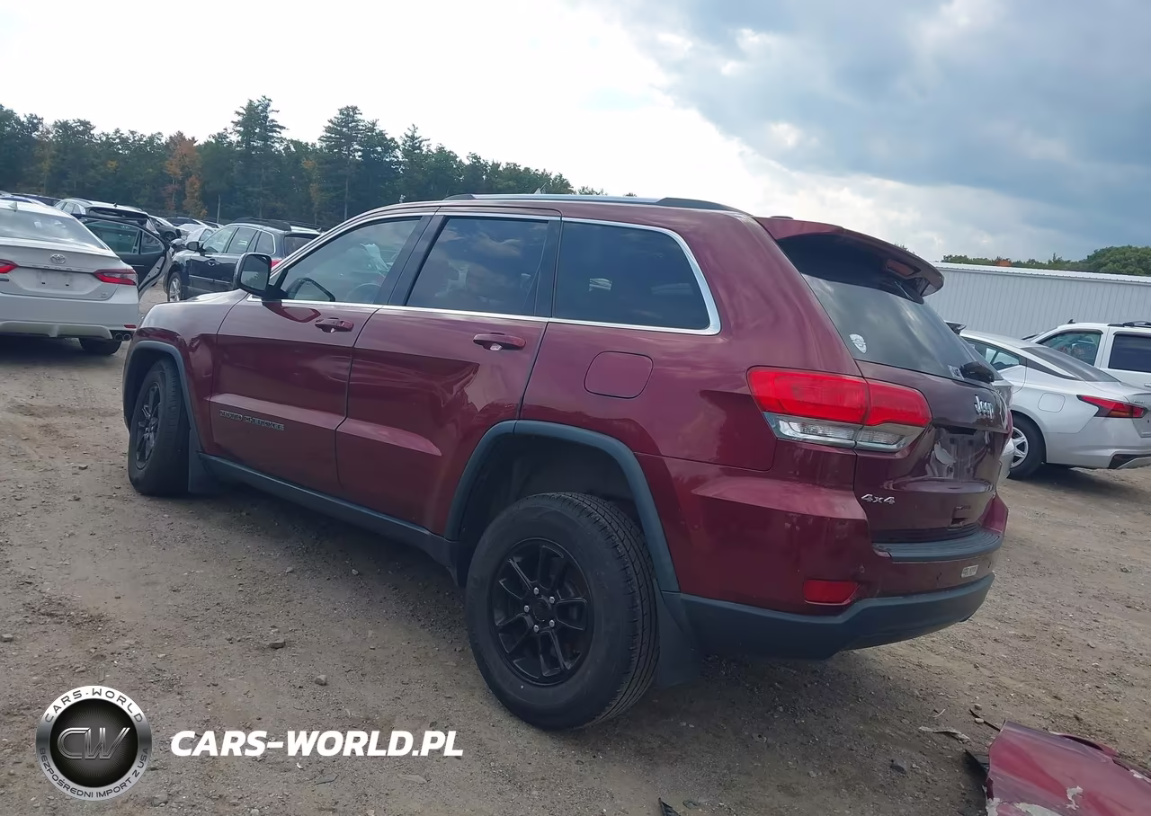 2018 Jeep Grand Cherokee Laredo E 4X4 VIN:1C4RJFAG2JC340429 - 3