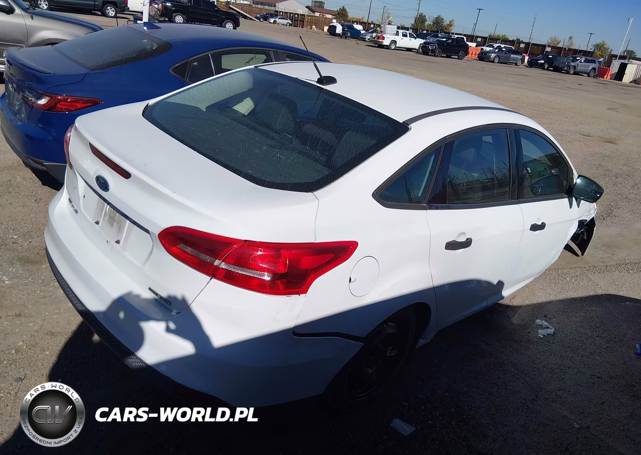 2016 Ford Focus S VIN:1FADP3E28GL228643 - 4