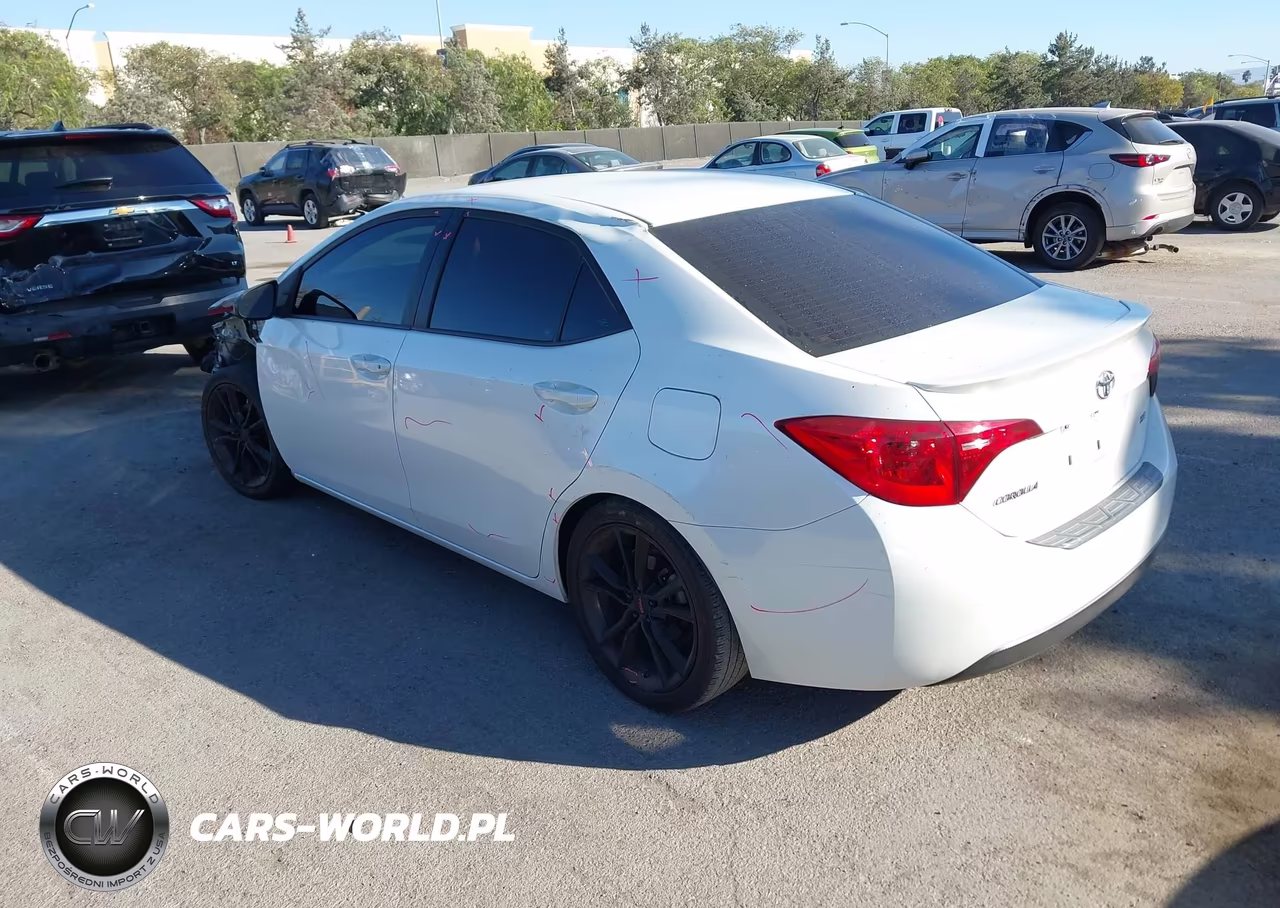 2018 Toyota Corolla Se VIN:5YFBURHE4JP763793 - 3