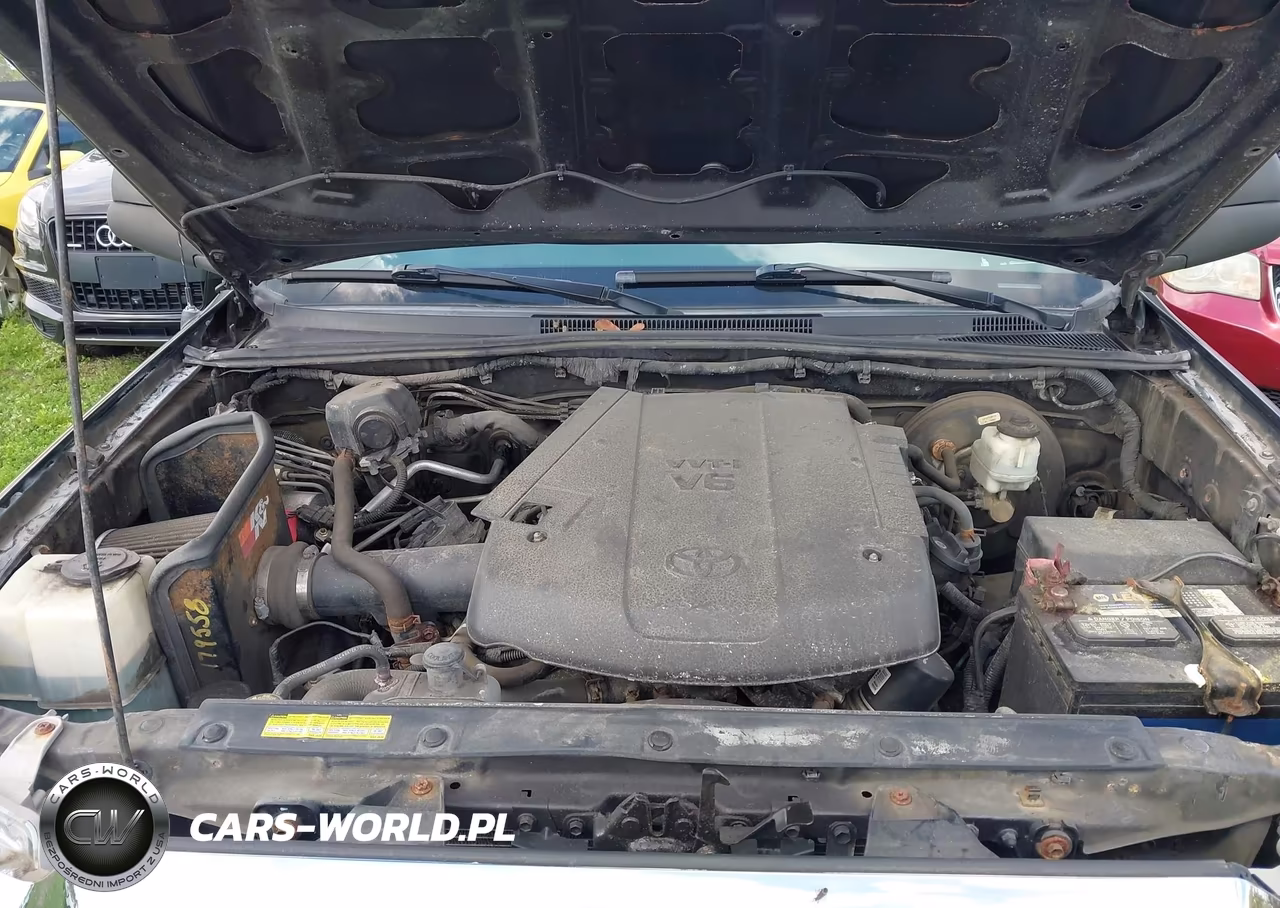2015 Toyota Tacoma Base V6 VIN:3TMLU4EN0FM176369 - 10