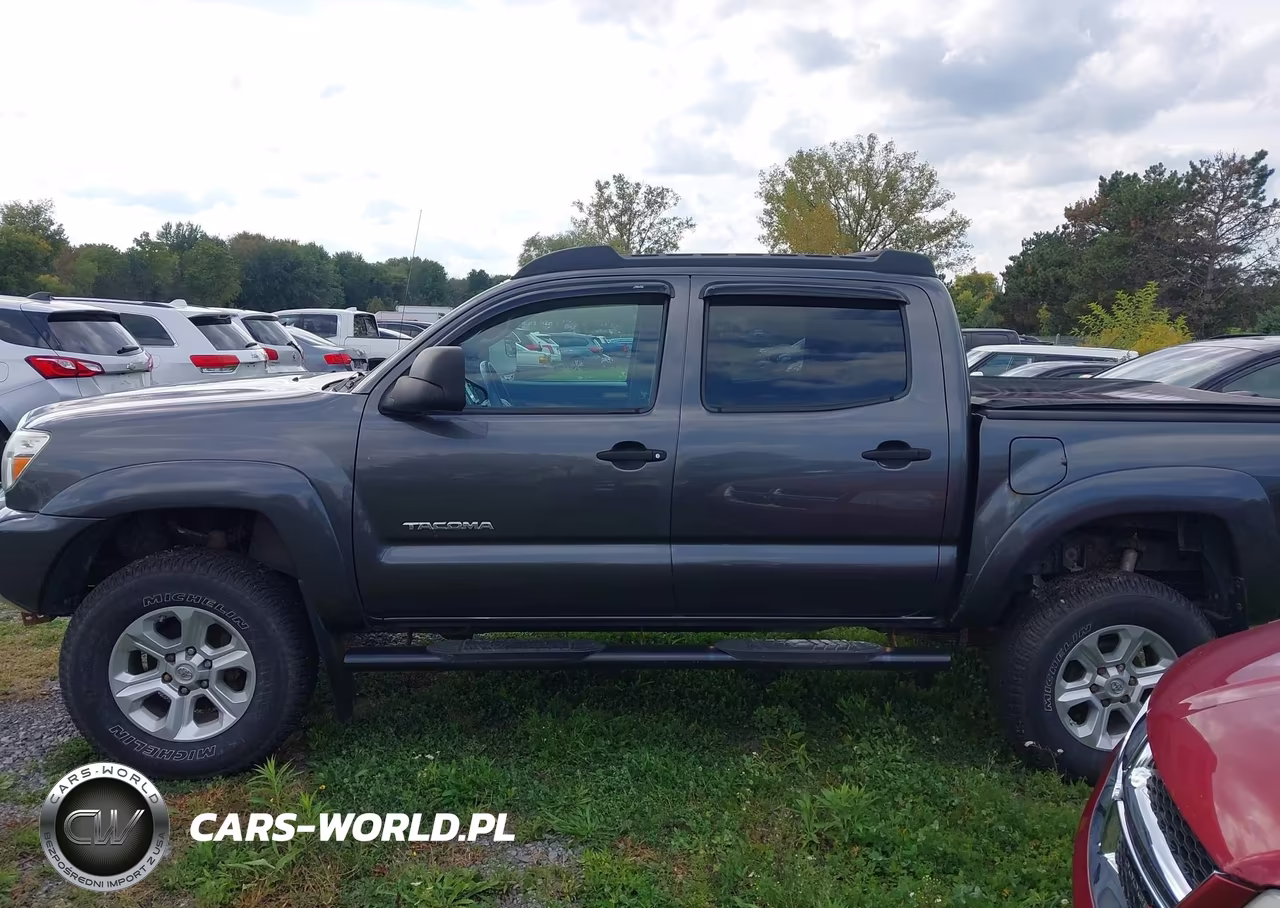 2015 Toyota Tacoma Base V6 VIN:3TMLU4EN0FM176369 - 14